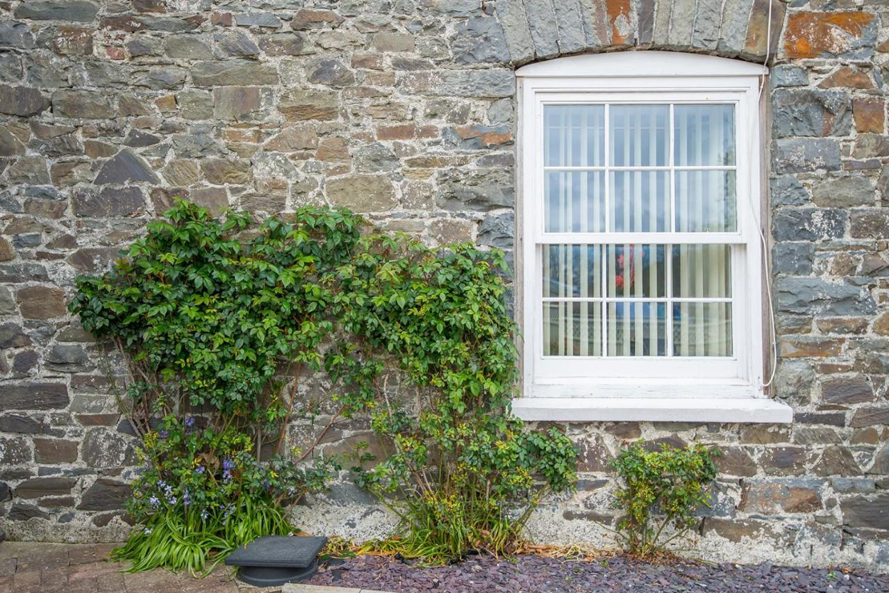 Llys Bach Apartment At Llys Aeron Aberaeron Bagian luar foto