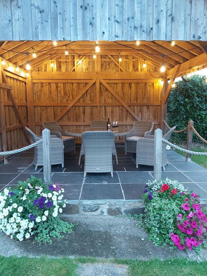 Llys Bach Apartment At Llys Aeron Aberaeron Bagian luar foto