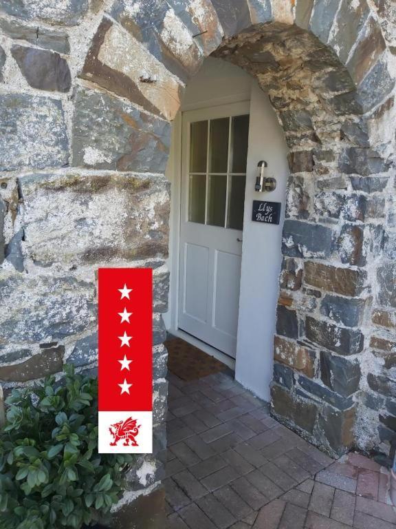 Llys Bach Apartment At Llys Aeron Aberaeron Bagian luar foto