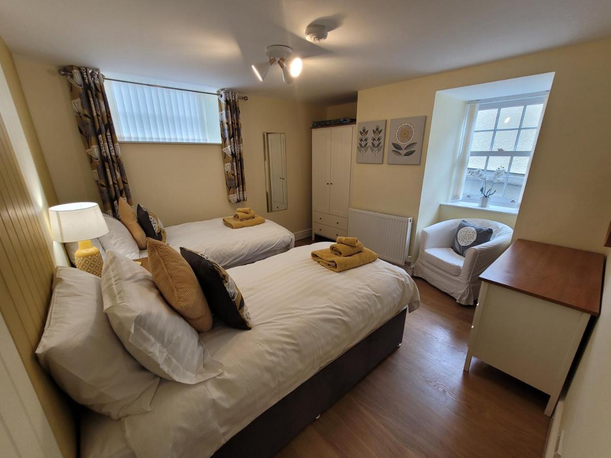 Llys Bach Apartment At Llys Aeron Aberaeron Bagian luar foto