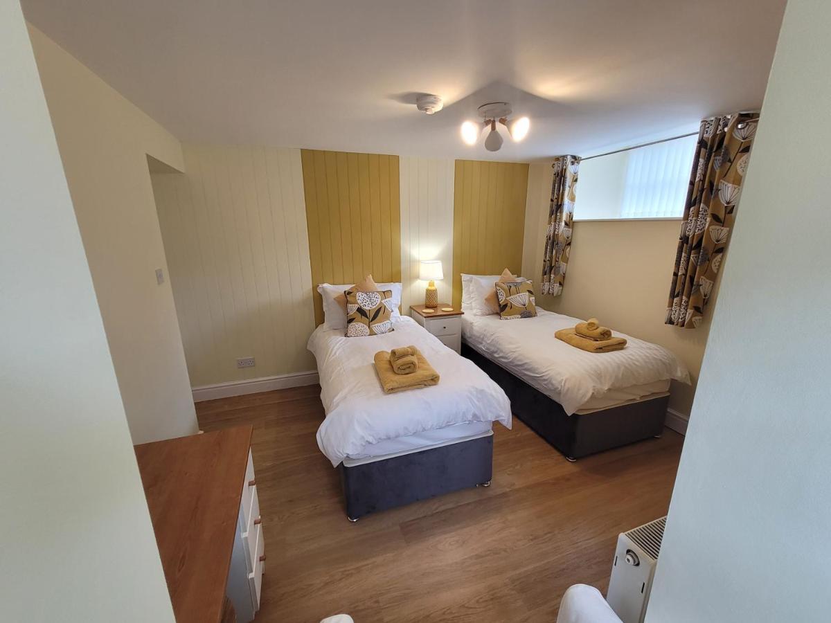 Llys Bach Apartment At Llys Aeron Aberaeron Bagian luar foto